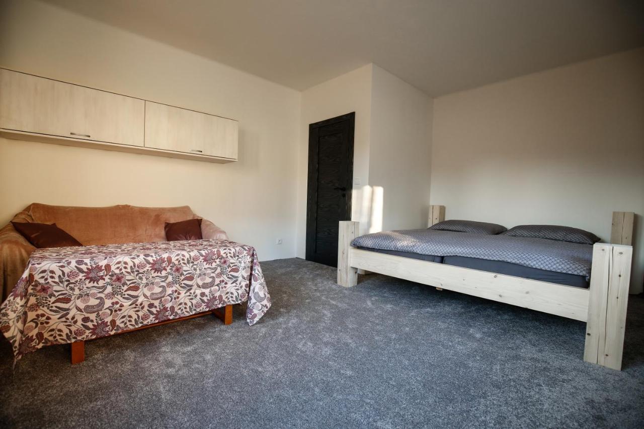 Apartman Devade Se Dvema Loznicemi A Wifi Pripojenim Trutnov Dış mekan fotoğraf