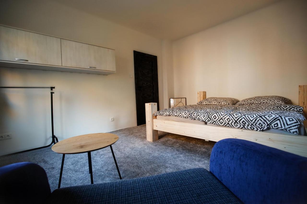 Apartman Devade Se Dvema Loznicemi A Wifi Pripojenim Trutnov Dış mekan fotoğraf