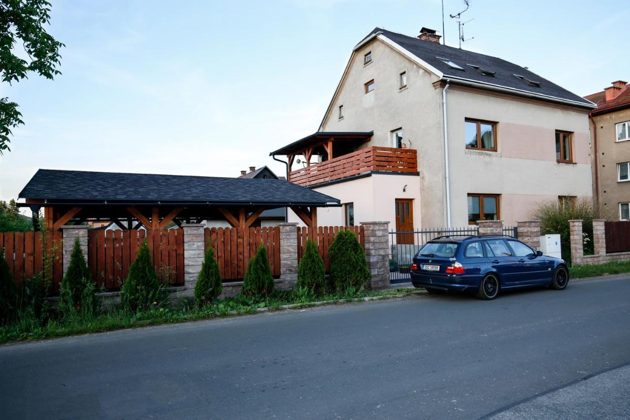 Apartman Devade Se Dvema Loznicemi A Wifi Pripojenim Trutnov Dış mekan fotoğraf